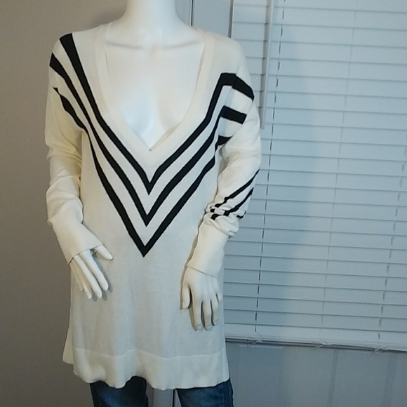 Halogen Cream & Black Striped Knit Long Sleeves Deep V Neck Women's Sweater Sz M - Picture 1 of 12